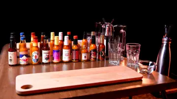 Backdrop for the TV series "Hot Ones" #1798764