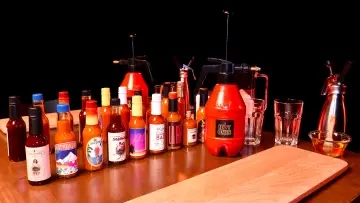 Backdrop for the TV series "Hot Ones" #1798765