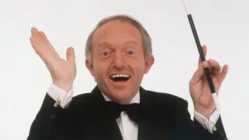 Backdrop for the TV series "The Paul Daniels Magic Show" #1791496