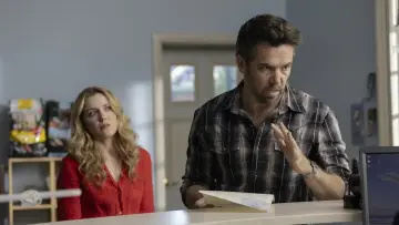 Backdrop к сериалу "Colin from Accounts" #1225196