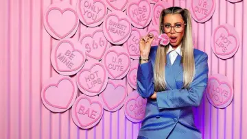 Backdrop for the TV series "Olivia Attwood: Getting Filthy Rich" #1890370