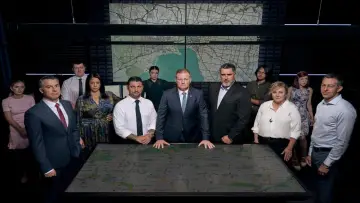 Backdrop for the TV series "Hunted" #1493143