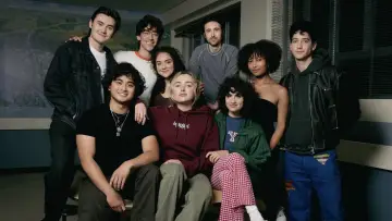 Backdrop к сериалу "School Spirits" #1376748