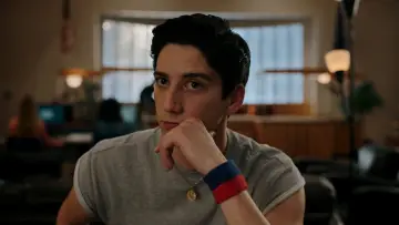 Backdrop к сериалу "School Spirits" #1376760