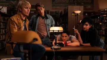 Backdrop к сериалу "School Spirits" #1376769