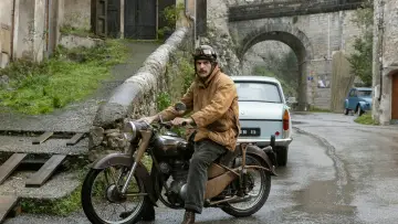 Backdrop for the TV series "Monsieur Spade" #1598914