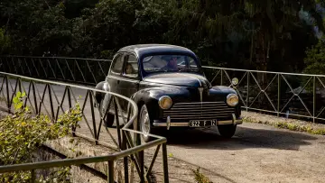 Backdrop for the TV series "Monsieur Spade" #1598924