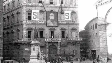 Backdrop for the TV series "Mussolini: Son of the Century" #1502119