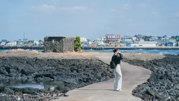 Backdrop for the TV series "Welcome to Samdal-ri" #1453547