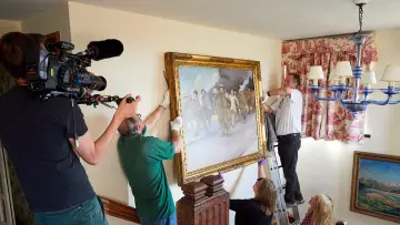 Backdrop for the TV series "Hidden Treasures of the National Trust" #1669588