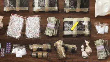 Backdrop for the TV series "Contraband: Seized at the Border" #1451362