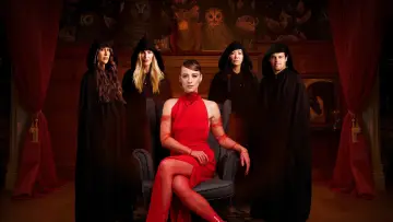 Backdrop for the TV series "The Traitors Canada" #1551492