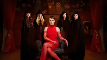 Backdrop for the TV series "The Traitors Canada" #1551496