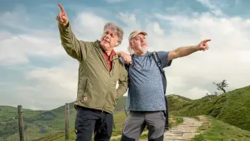 Backdrop for the TV series "Perfect Pub Walks" #1830058