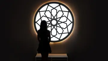 Backdrop for the TV series "Love Is Blind, Habibi" #1482376