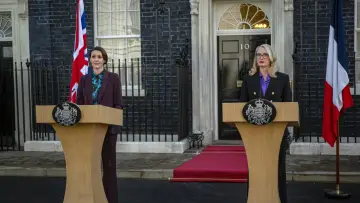 Backdrop for the TV series "Hostage" #1395377