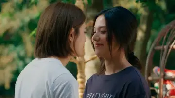 Backdrop к сериалу "Us" #1494308