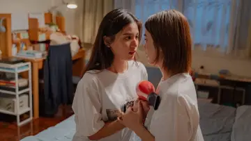 Backdrop к сериалу "Us" #1494316