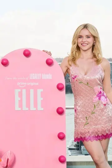 Poster к сериалу "Elle" #1341206