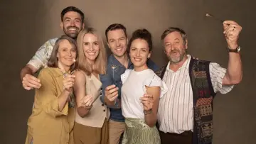 Backdrop for the TV series "Een Keer Om Die Son" #1792287
