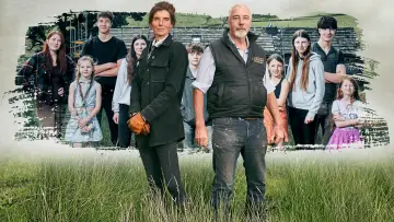 Backdrop for the TV series "Our Farm Next Door: Amanda, Clive and Kids" #1670585