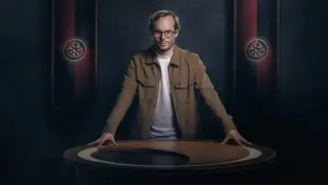 Backdrop for the TV series "De Verraders: De Ronde Tafel" #1655324