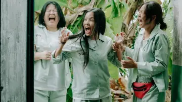 Backdrop for the TV series "ClaireBell" #1482731