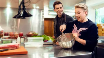 Backdrop for the TV series "No Taste Like Home with Antoni Porowski" #1494005