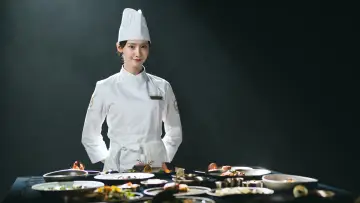 Backdrop for the TV series "Bon Appétit, Your Majesty" #1410556