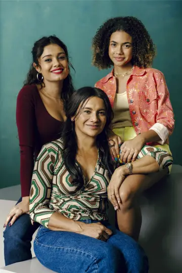 Poster к сериалу "Three Graces" #1391761