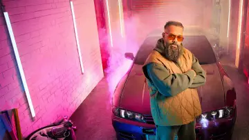 Backdrop for the TV series "Guz Khan