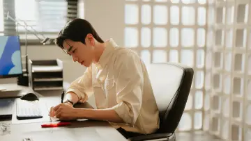 Backdrop for the TV series "My Bias, My Boss" #1221293