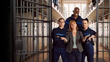 Backdrop for the TV series "Minimum Security" #1659046
