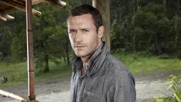Backdrop for the TV series "Terra Nova" #1439135