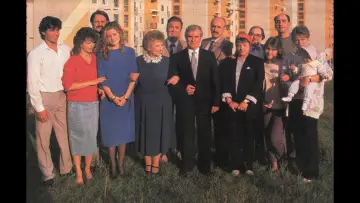 Backdrop к сериалу "Szomszédok" #1390712