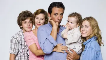 Backdrop for the TV series "Fais pas ci, fais pas ça" #1453077