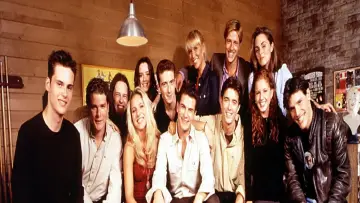 Backdrop for the TV series "Al salir de clase" #1403692