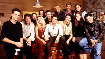 Backdrop for the TV series "Al salir de clase" #1403693