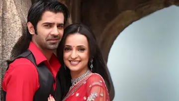 Backdrop к сериалу "Iss Pyaar Ko Kya Naam Doon?" #1329248