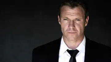 Backdrop for the TV series "Transporter: The Series" #1414630