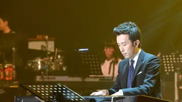 Backdrop for the TV series "You Hee-yeol