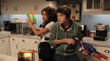 Backdrop к сериалу "My Babysitter