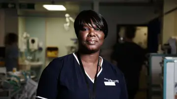 Backdrop к сериалу "24 Hours in A&E" #1428650