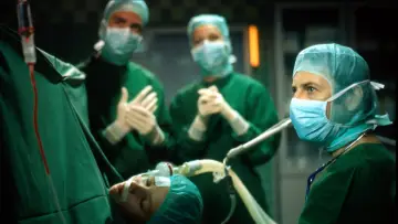 Backdrop for the TV series "Alphateam – Die Lebensretter im OP" #1395917