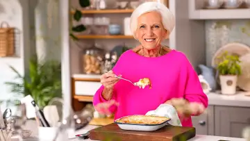 Backdrop for the TV series "Mary at 90: A Lifetime of Cooking" #1830049