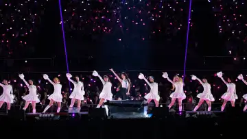Backdrop for the TV series "IU [HEREH] WORLD TOUR IN SEOUL" #1672198