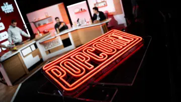 Backdrop for the TV series "Popcorn" #1289609