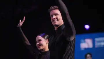 Backdrop for the TV series "Glitter & Gold: Ice Dancing" #1751414