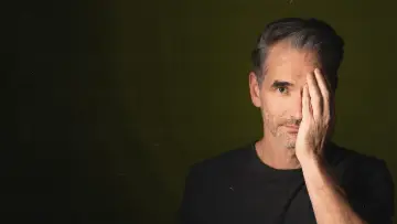 Backdrop for the TV series "Todd Sampson