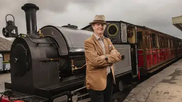Backdrop for the TV series "Paul Merton: Driving Amazing Trains" #1554890